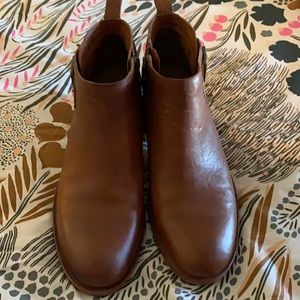 Kork ease distressed leather booties sz 8